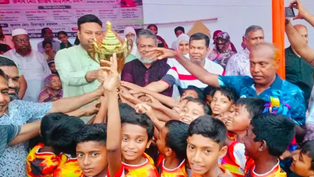 মেহেন্দিগঞ্জে প্রাথমিক বিদ্যালয় গোল্ডকাপ ফুটবল টুর্নামেন্টে চানপুর ও টিটিডিসি স্কুল চ্যাম্পিয়ন