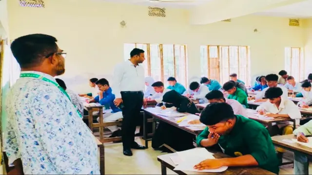 মেহেন্দিগঞ্জে শান্তিপূর্ণ পরিবেশে এসএসসি ও সমমানের পরীক্ষা।