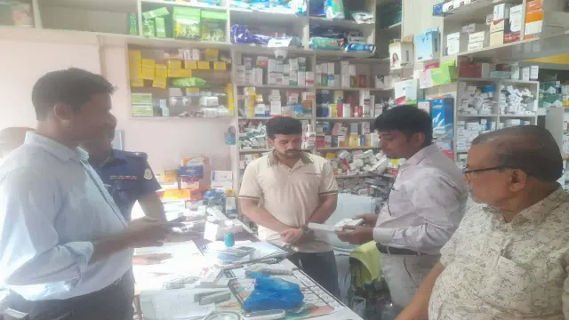 মেয়াদোত্তীর্ণ ওষুধ রাখায় জিয়ানগর বাজারের দুই ফার্মেসিকে জরিমানা