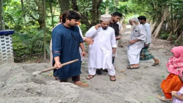 মনিরামপুর গুরুত্বপূর্ণ রাস্তা সংস্কার করলেন চেয়ারম্যান পদপ্রার্থী শামীম হোসেন