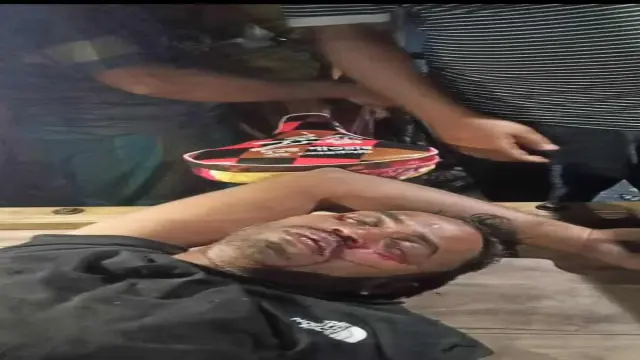 মোটরসাইকেল চোরকে  আটকে গণধোলাই