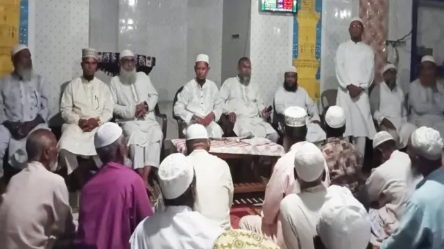 মসজিদ অবমাননা করে মসজিদে চেয়ার-টেবিল বসিয়ে জামায়াতের দলীয় সভা অনুষ্ঠিত