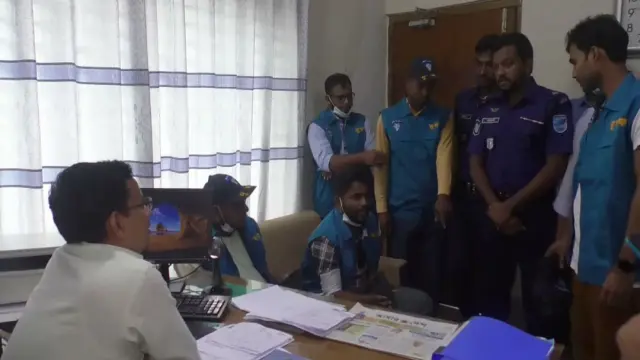 নানা অনিয়ম ও অভিযোগের ভিত্তিতে গোপালগঞ্জ আঞ্চলিক পাসপোর্ট অফিসে দুদকের অভিযান