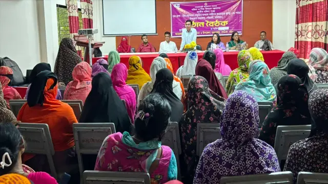 নারীর ক্ষমতায়নের জন্য উঠান বৈঠক