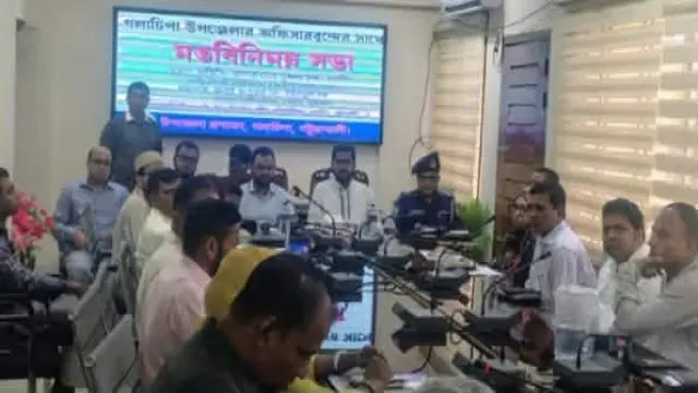 নিজ সংসদীয় আসনে সরকারি কর্মকর্তাদের সঙ্গে প্রতিমন্ত্রী নুরুল হকের মতবিনিময়