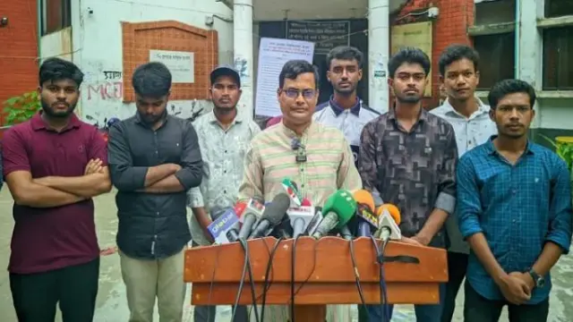 ওসিকে সাসপেন্ড করে দ্রুত বিচারের আওতায় আনার দাবি শিক্ষকের