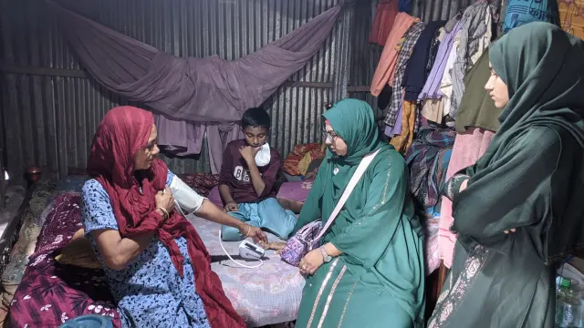 অসহায় বৃদ্ধা নারীর চিকিৎসায় সহায়তার হাত বাড়ালেন জান্নাতুল ফেরদৌস জিতু