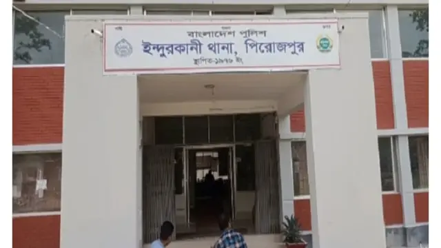 পিরোজপুরে প্রেমিকসহ আপত্তিকর অবস্থায় গৃহবধূ আটক  আপত্তিকর অবস্থায় আটক করেছে স্থানীয় জনতা।