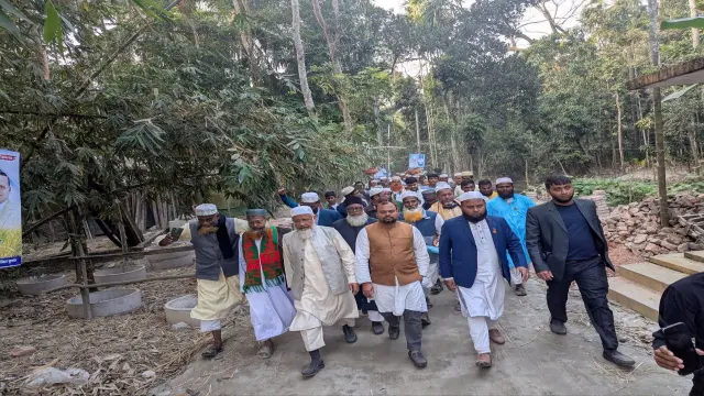 প্রান্তিক জনপদে দ্বারে দ্বারে বরিশাল-৪ আসনে দাঁড়িপাল্লার প্রার্থী মাওলানা আবদুল জব্বার