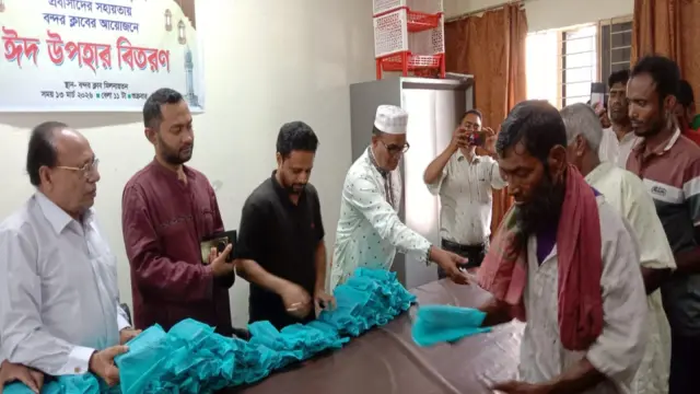 প্রবাসীদের সহায়তায় বরগুনায় অসচ্ছলদের মাঝে ঈদ উপহার বিতরণ
