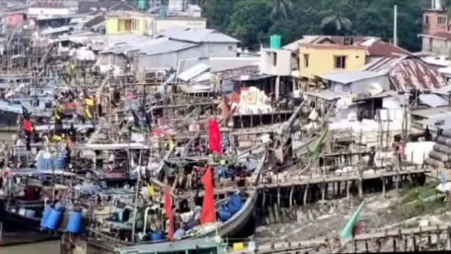 পটুয়াখালীতে মধ্যরাত থেকে ইলিশ ধরায় ২২ দিনের নিষেধাজ্ঞা হতাশ জেলেরা