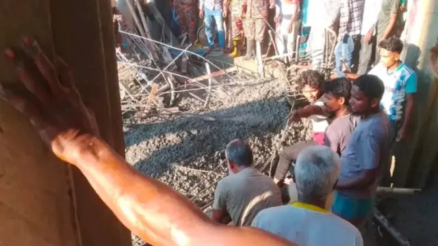রংপুরে পৌরসভার ভবন নির্মাণকালে ছাদ ধসে ২ শ্রমিকের মৃত্যু