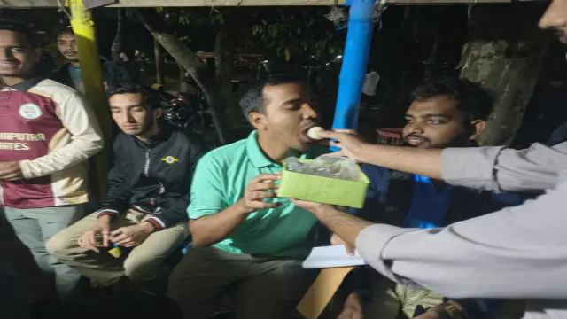 শেখ হাসিনার ফাঁসির রায়ে গোবিপ্রবিতে উৎসবমুখর পরিবেশ, চলছে মিষ্টি বিতরণ।