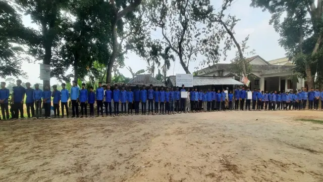 সহকারী রাজস্ব কর্মকর্তা বুলেট বৈরাগী হত্যার প্রতিবাদে গোপালগঞ্জে মানববন্ধন