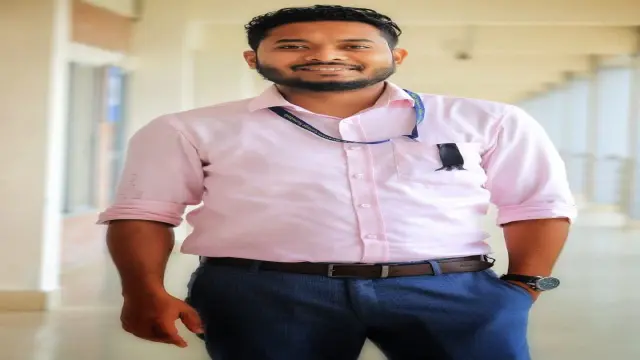 শিক্ষকতার গণ্ডি পেরিয়ে শিক্ষার্থীদের অভিভাবক ও অনুপ্রেরণার উৎস আব্দুল্লাহ মুনাম