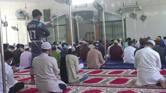 শরিফ ওসমান হাদির মৃত্যুতে গোপালগঞ্জে বিক্ষোভ, গোবিপ্রবিতে শিক্ষার্থীদের দোয়া-মোনাজাত, বঙ্গবন্ধ কর্ণার ও ৫ শিক্ষকের অপসারনে ৪৮ ঘন্টার আল্টিমেটাম