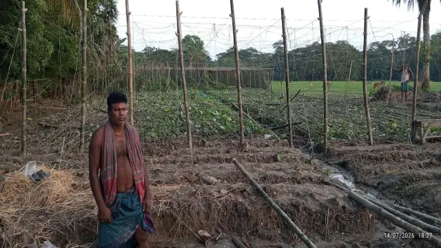 সরকারি খাল খননের ভেকুর আঘাতে শুশিল বেপারী  স্বপ্ন ভাঙার অভিযোগ