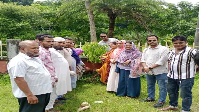 স্বেচ্ছাসেবক দলের ৪৬তম প্রতিষ্ঠাবার্ষিকীতে বামনায় রুগীদের মাঝে ফল বিতরণ ও বৃক্ষরোপণ