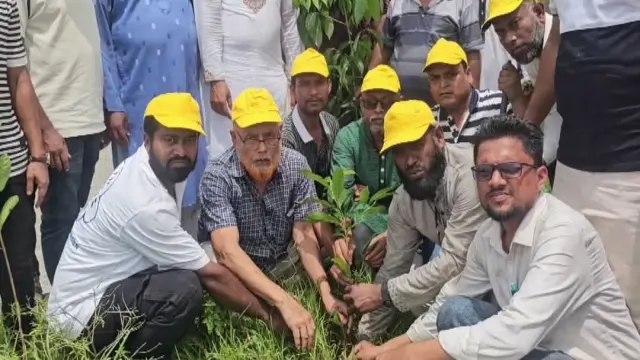 স্বেচ্ছাসেবক দলের প্রতিষ্ঠাবার্ষিকীতে বৃক্ষরোপ কর্মসূচী অনুষ্ঠিত