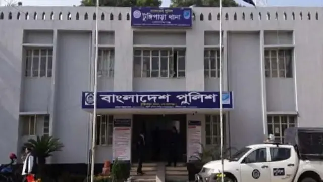 টুঙ্গিপাড়ায় ‘৩৬ জুলাই’ স্মারক তোরণে আগুন, ৭৫ জনকে আসামী করে মামলা