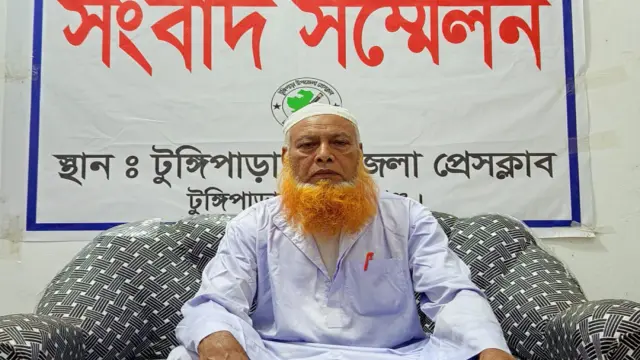 টুঙ্গিপাড়ায় জোরপূর্বক জমি দখলের অভিযোগ এনে সাবেক বিজিবি কর্মকর্তার সংবাদ সম্মেলন