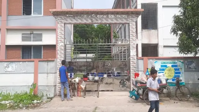 টুঙ্গিপাড়ায় শিক্ষককে ঘিরে ছাত্রীদের কুপ্রস্তাবের অভিযোগ, শিক্ষক বরখাস্ত, তদন্ত কমিটি গঠন
