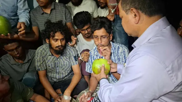 উপাচার্যের আশ্বাসে অনশন ভাঙলেন বেরোবি শিক্ষার্থীরা