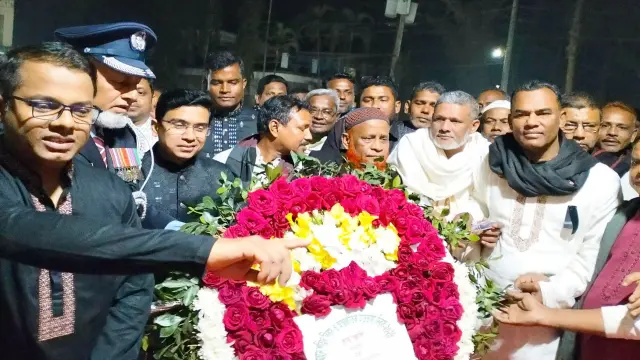 ভাষা সৈনিক চত্বরে ভাষা  শহীদদের প্রতি বিনম্র  শ্রদ্ধা