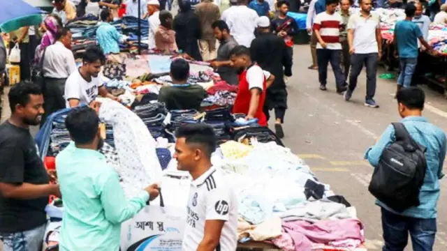 ভাটারায় সড়ক দখল ও অবৈধ পার্কিংয়ে যানজট, ঝুঁকিতে পথচারী