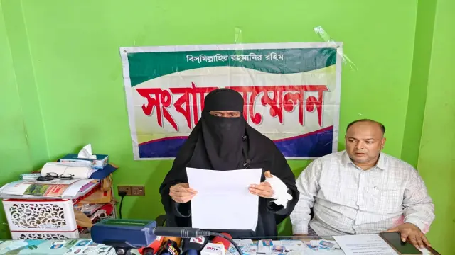 ভিকটিমের মায়ের সংবাদ সম্মেলন: জড়িতদের গ্রেপ্তার ও মেয়েকে উদ্ধারের দাবি