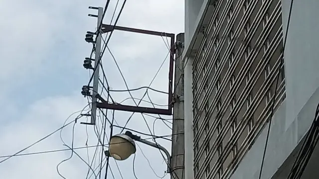 ভোলার চরফ্যাশন ইদানিং পিডিবি’র সচল সংযোগের তার চুরির হিড়িক