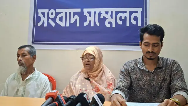 ভোলায় জমি দখল নিয়ে সংঘর্ষ, নাটকীয় মানববন্ধনের অভিযোগে সংবাদ সম্মেলন