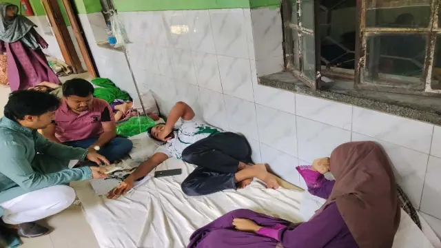 যবিপ্রবি ঝিনাইদহ ক্যাম্পাসে ২০-এর অধিক শিক্ষার্থী অসুস্থ, মিলছে না চিকিৎসা ও অ্যাম্বুলেন্স সেবা
