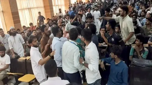 যবিপ্রবি উপাচার্যের মতবিনিময় সভায় রাজনীতি নিয়ে হট্টগোল