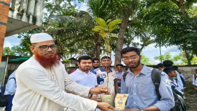 যবিপ্রবিতে উন্নত মমশির এর উদ্যোগে কুইজ প্রতিযোগিতা ও বৃক্ষ বিতরন কর্মসূচি