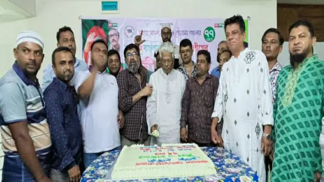 যখনই দলের দুর্দীন-তখনই এগিয়ে আসে গুহ পরিবার