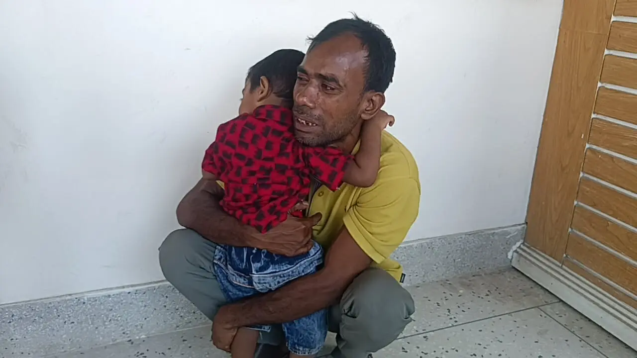 ১৫ মিনিটে ভ্যান চুরি, আয়ের সম্বল হারিয়ে দিশেহার ভ্যান চালক