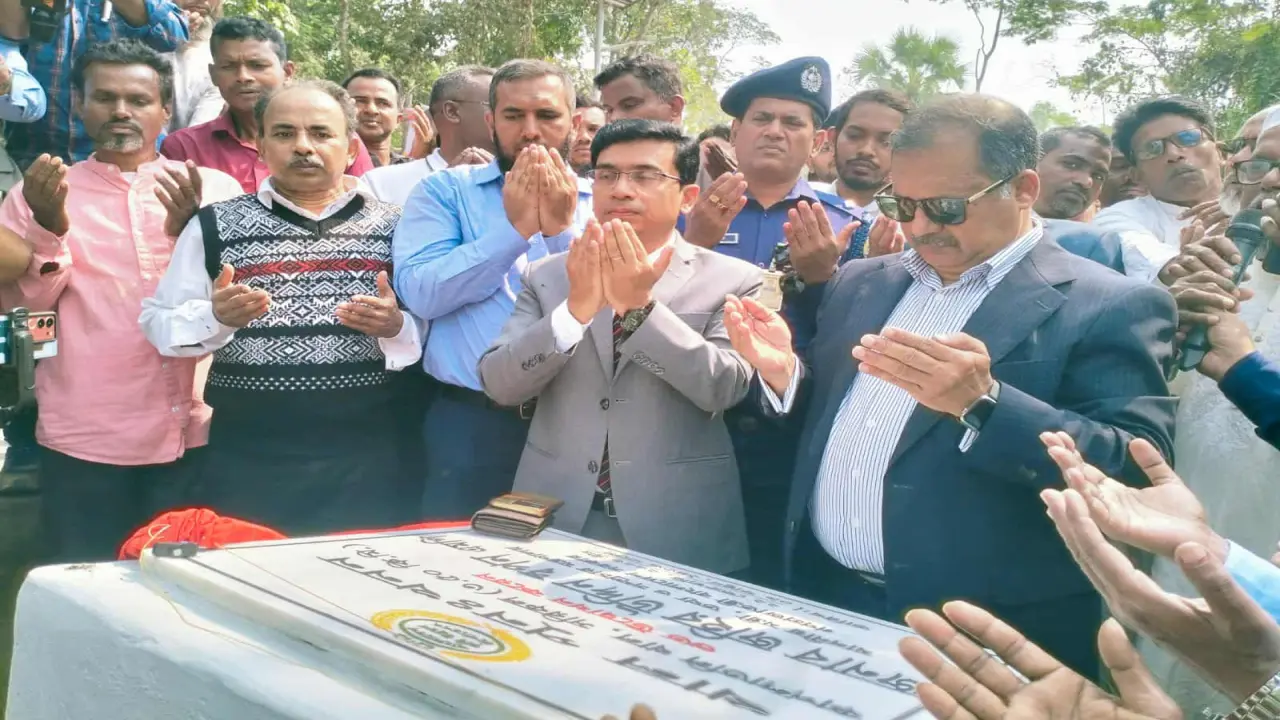 ২০ হাজার কিলোমিটার খাল খননের প্রকল্প হাতে নেওয়া হয়েছে -তথ্যমন্ত্রী