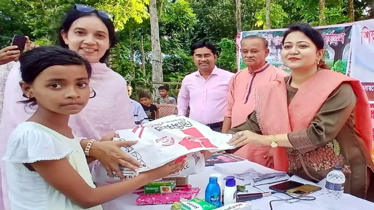 ৩৪২ জন শিশু শিক্ষার্থী  পেলো শিক্ষা উপকরণ