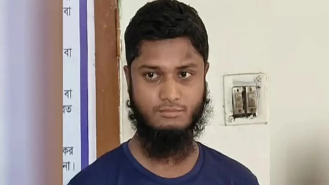 ৫ মাসের অন্তঃসত্ত্বা গৃহবধূকে ধর্ষণের অভিযোগে মাদরাসা শিক্ষক গ্রেপ্তার