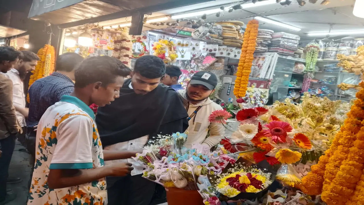 আজ বিশ্ব ভালোবাসা দিবস