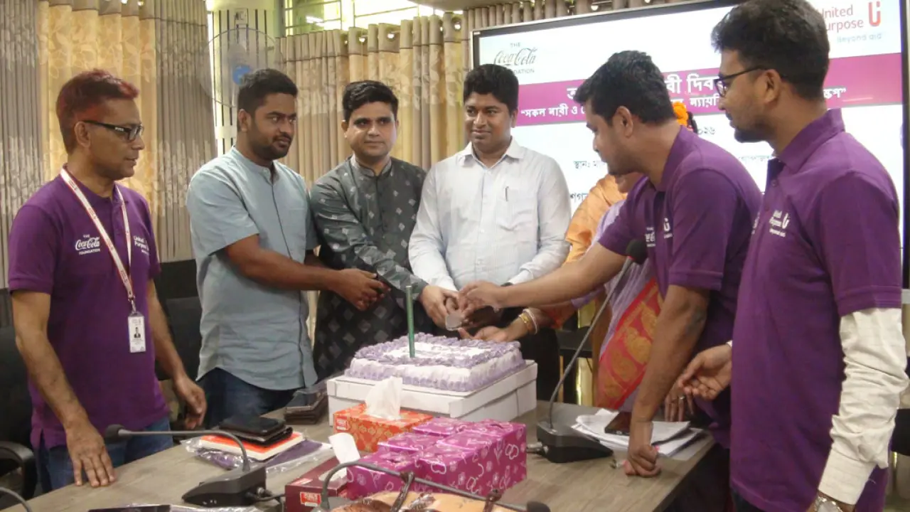 আন্তর্জাতিক নারী দিবস উপলক্ষে গোপালগঞ্জের টুঙ্গিপাড়ায় নারী উদ্যোক্তাদের তৈরী দেশীয় পণ্য প্রদর্শন