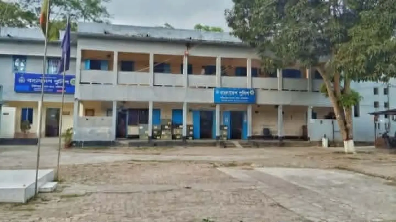 আপত্তিকর অবস্থায় বৃদ্ধ আটক  বিএনপি নেতাকর্মীদের বিরুদ্ধে  মামলা