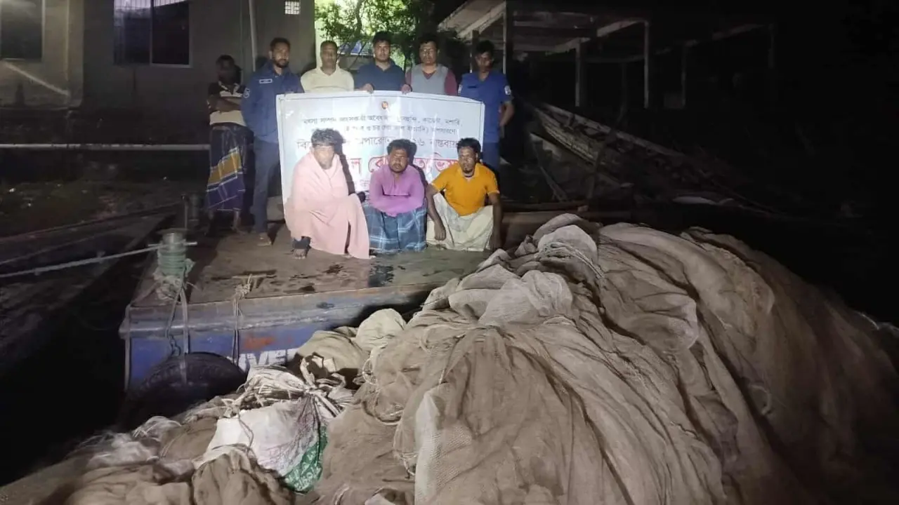 আটক তিন জেলের বিরুদ্ধে মামলা