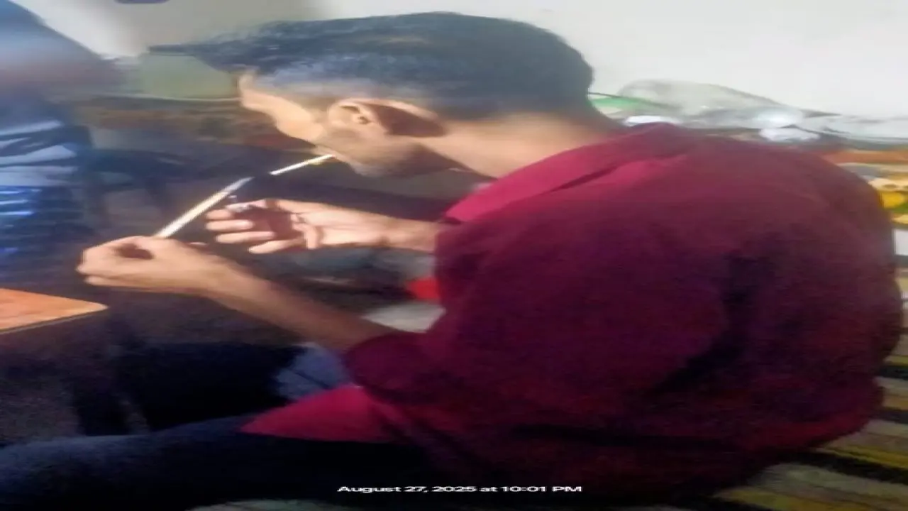 বাবুগঞ্জে আবারও ইয়াবা কাণ্ড: চাঁদপাশা ইউনিয়ন বিএনপি নেতার ছবি ভাইরাল