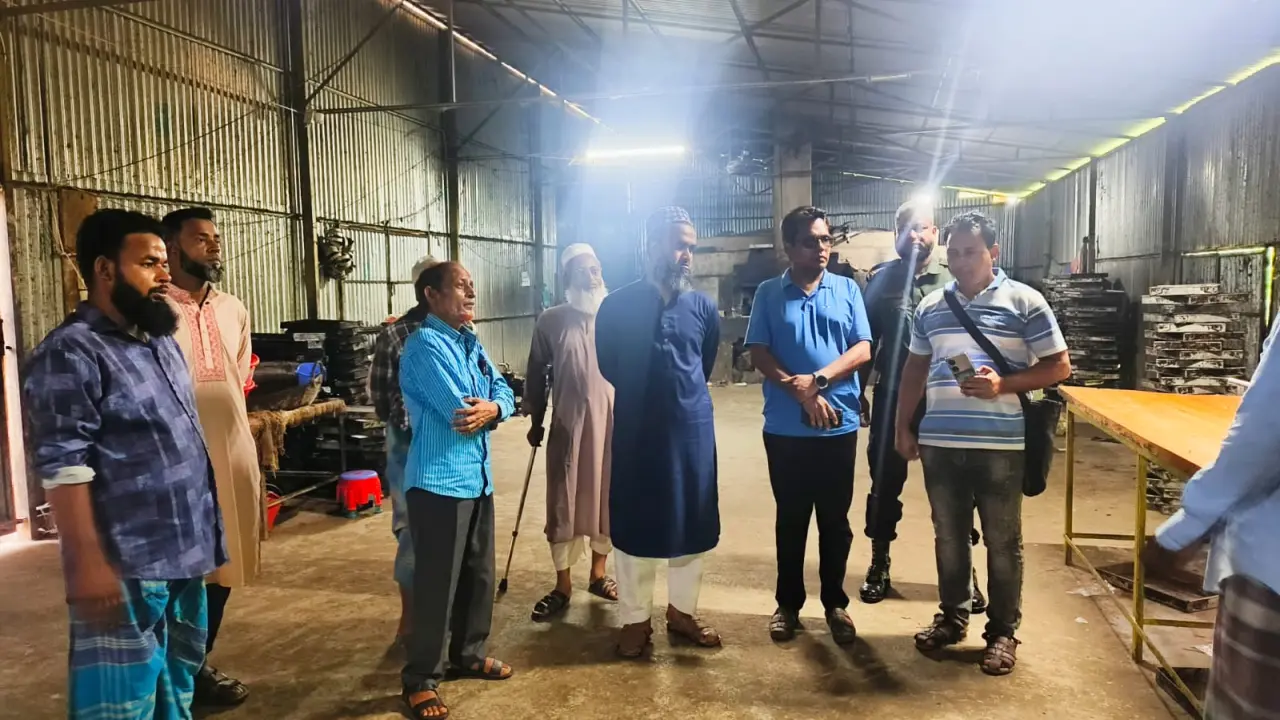 বাবুগঞ্জে বৈধ কাগজপত্র ছাড়াই খাদ্য উৎপাদন: ইয়া মুমিনু ফুডসকে জরিমানা করলেন ভ্রাম্যমাণ আদালত