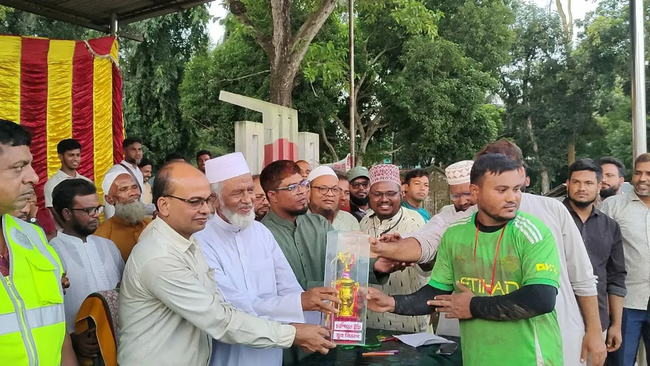 বাগআঁচড়ায় ‘জুলাই স্মৃতি ফুটবল টুর্নামেন্ট’ অনুষ্ঠিত