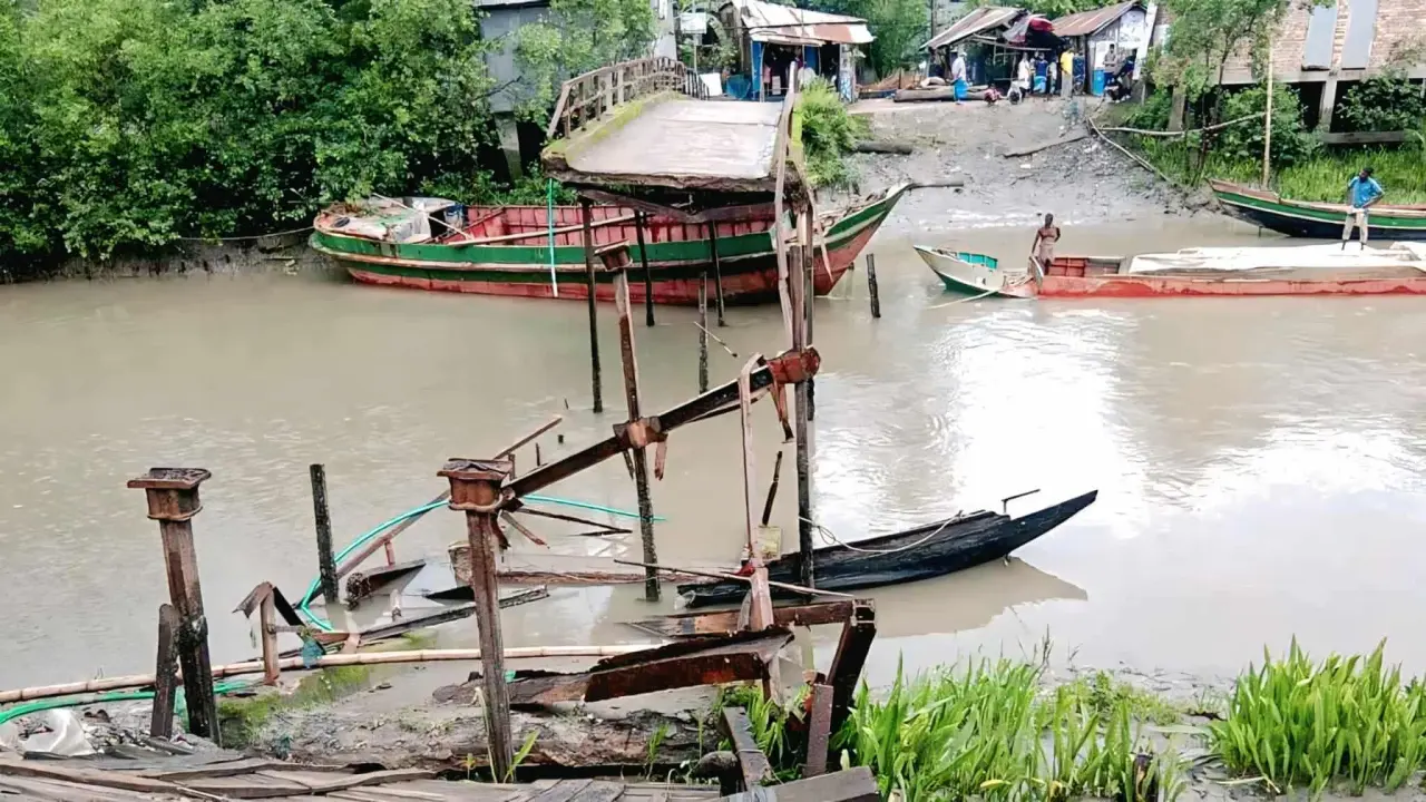 বাগেরহাটে জাহাজের ধাক্কায় ব্রিজ ভেঙে নিহত বৃদ্ধ ব্যবসায়ী