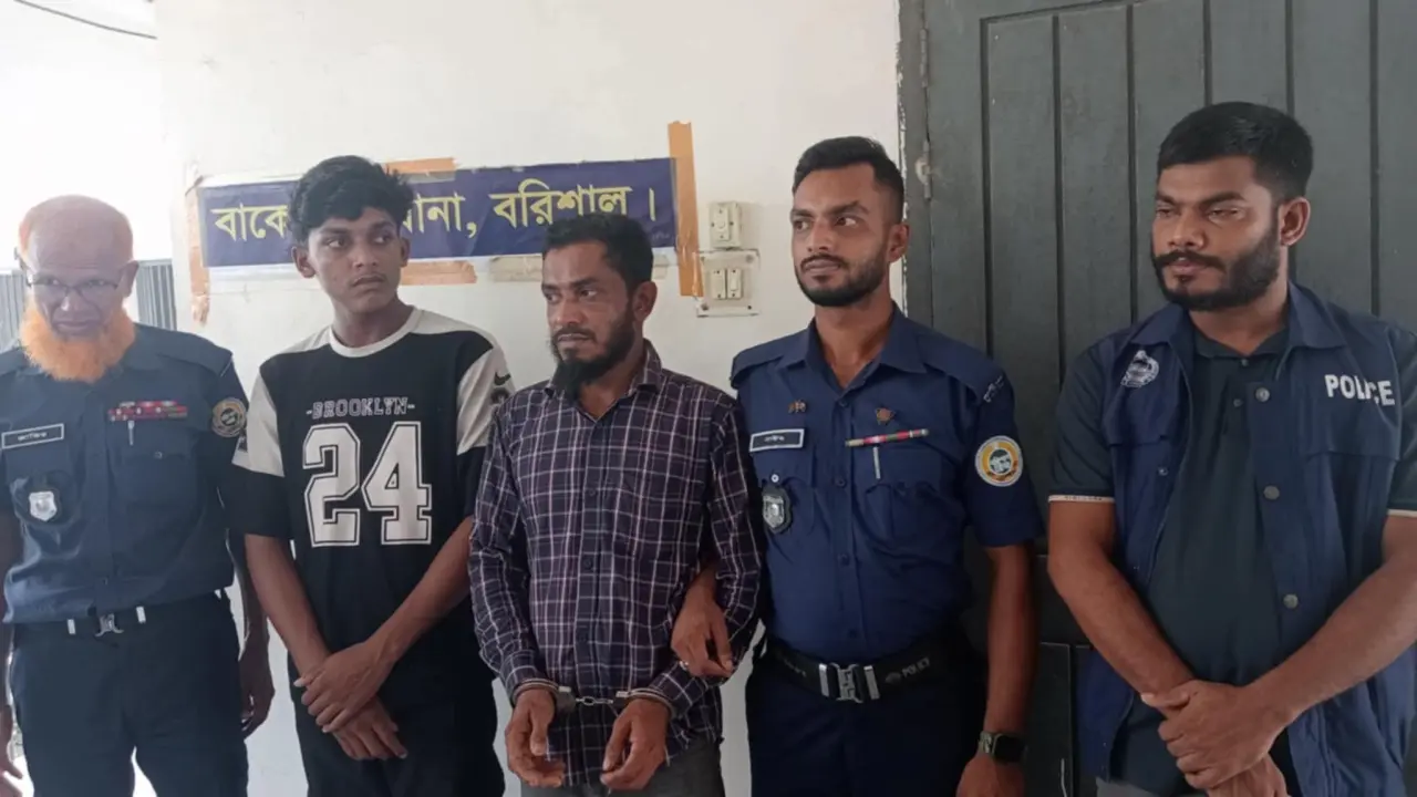 বাকেরগঞ্জে গৃহবধূকে গলাকেটে    হত্যা, বাবা ছেলে গ্রেপ্তার