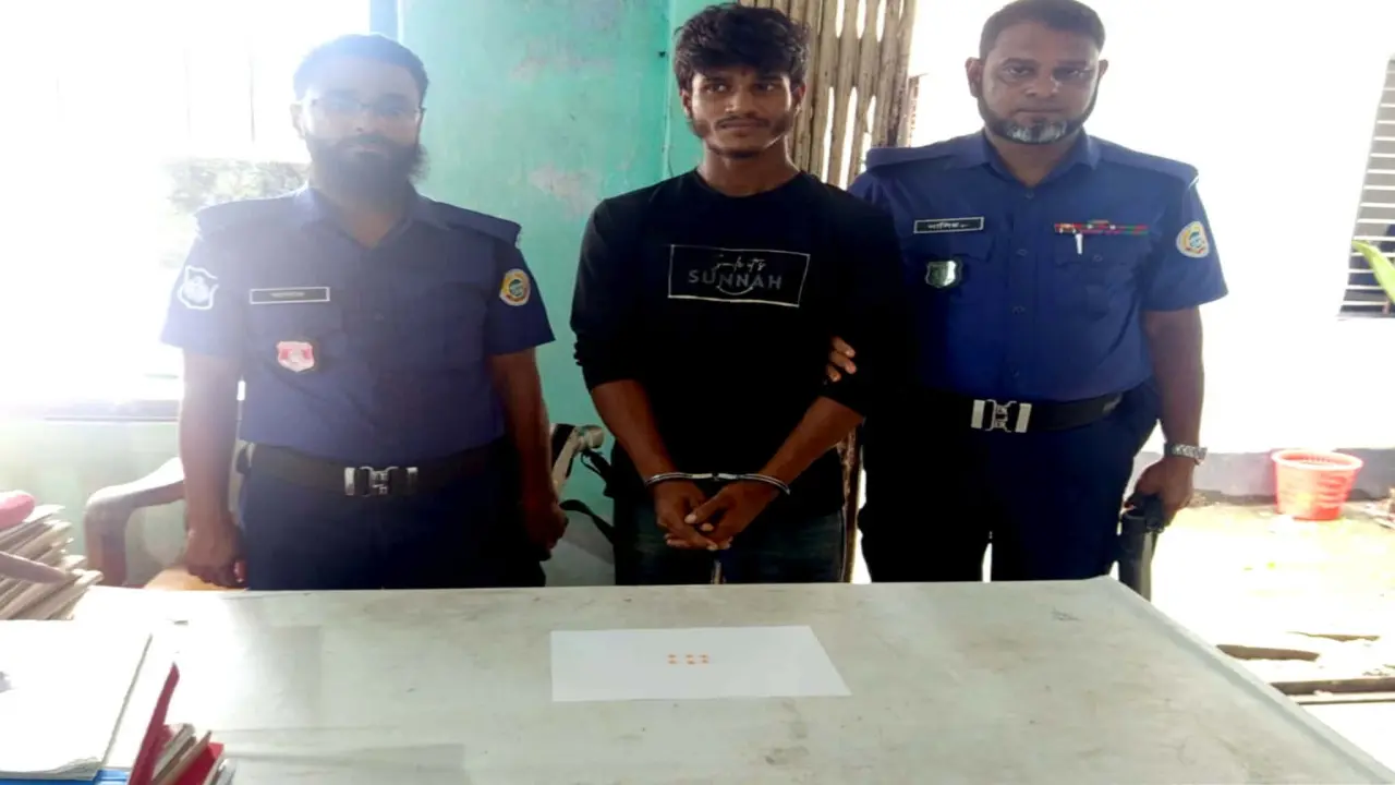 বামনায় ৬ পিস ইয়াবাসহ গ্রেফতার ১, পলাতক ৩